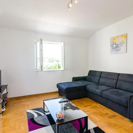 Ana Apartment *