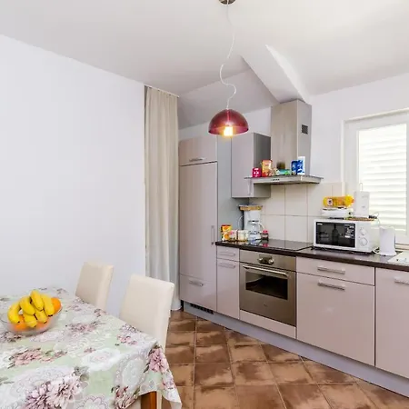 Apartment Ana *